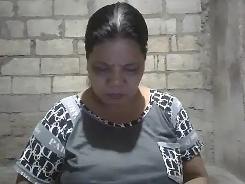 Snapshot of xxbernxxx chatting on 10/15/25, 10:04 xxbernxxx online show from 10/15/25, 10:04