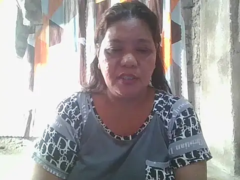 Snapshot of xxbernxxx chatting on 12/15/25, 12:48 xxbernxxx online show from 12/15/25, 12:48