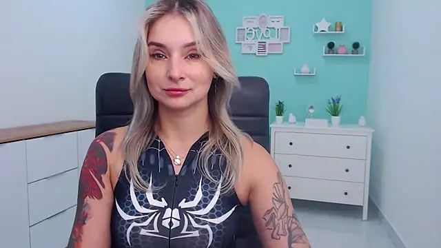 Snapshot of LilFleurish chatting on 10/30/25, 05:20 LilFleurish online show from 10/30/25, 05:20