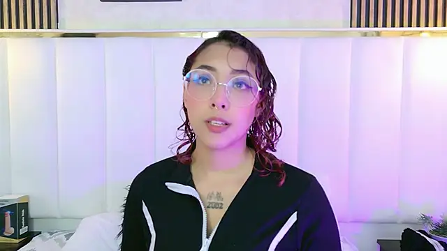 Snapshot of Olivejoness chatting on 10/05/25, 12:42 Olivejoness online show from 10/05/25, 12:42