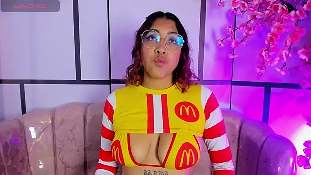 Snapshot of Olivejoness chatting on 10/22/25, 04:57 Olivejoness online show from 10/22/25, 04:57