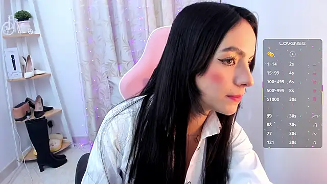 Snapshot of sarah_saenz_ chatting on 10/16/25, 04:02 sarah saenz online show from 10/16/25, 04:02