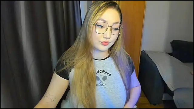Snapshot of lyra_x chatting on 05/05/26, 01:57 lyra x online show from 05/05/26, 01:57