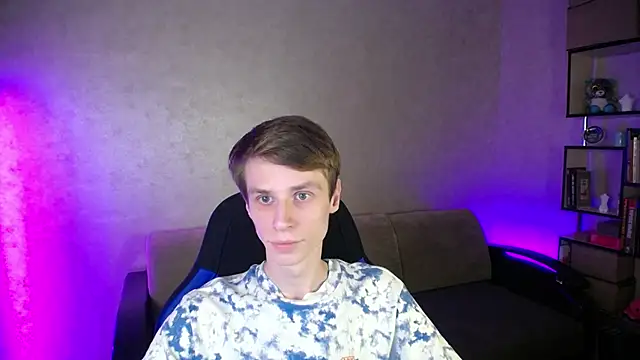 Snapshot of yes_cute_boy_ chatting on 10/16/25, 08:43 yes cute boy online show from 10/16/25, 08:43