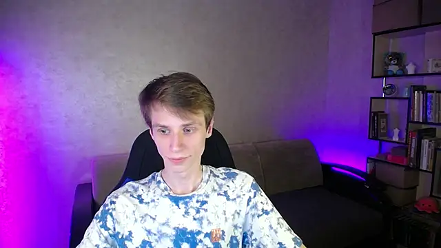 Snapshot of yes_cute_boy_ chatting on 10/17/25, 08:33 yes cute boy online show from 10/17/25, 08:33