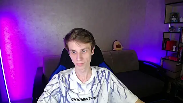 Snapshot of yes_cute_boy_ chatting on 10/29/25, 06:53 yes cute boy online show from 10/29/25, 06:53