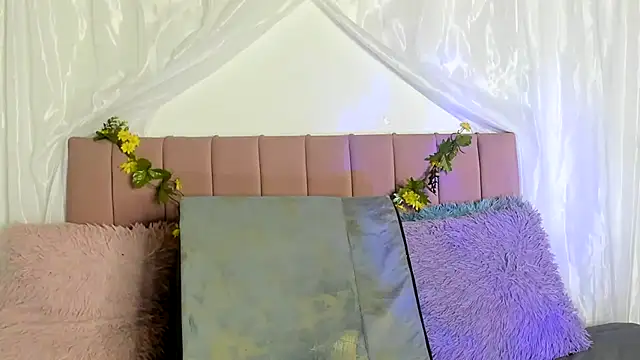 Tania xw online show from 12/23/25, 10:46