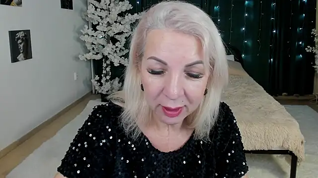 LiliaMoons online show from 12/20/25, 09:05