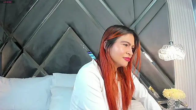 CoraimaSahin online show from 12/17/25, 04:29