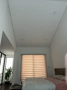 zoecams1 online show from 09/16/25, 11:06