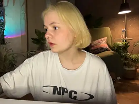 MoonIvy  online show from 04/16/26, 06:52