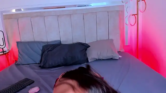 ZoeBarnett online show from 11/06/25, 06:09