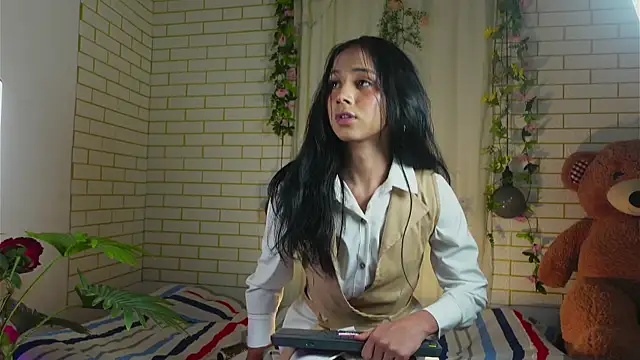 ashley winhouse online show from 10/06/25, 06:55