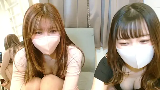 Snapshot of suzu_1111 chatting on 12/15/25, 06:28 suzu 1111 online show from 12/15/25, 06:28