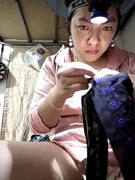 Snapshot of naop04 chatting on 10/01/25, 12:49 naop04 online show from 10/01/25, 12:49