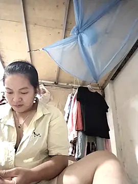 Snapshot of naop04 chatting on 10/02/25, 08:10 naop04 online show from 10/02/25, 08:10