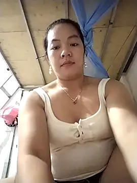 Snapshot of naop04 chatting on 10/12/25, 10:53 naop04 online show from 10/12/25, 10:53