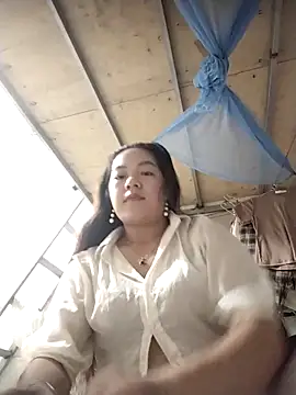 Snapshot of naop04 chatting on 10/17/25, 12:01 naop04 online show from 10/17/25, 12:01