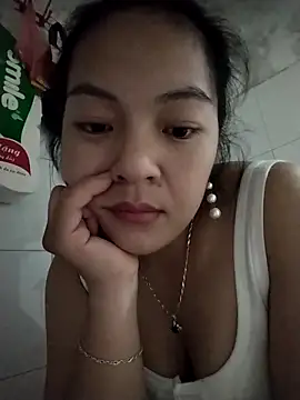 Snapshot of naop04 chatting on 10/23/25, 11:42 naop04 online show from 10/23/25, 11:42