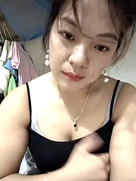 Snapshot of naop04 chatting on 11/11/25, 11:49 naop04 online show from 11/11/25, 11:49