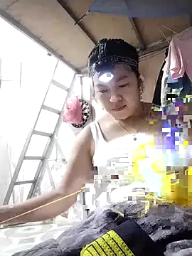 Snapshot of naop04 chatting on 11/13/25, 12:37 naop04 online show from 11/13/25, 12:37