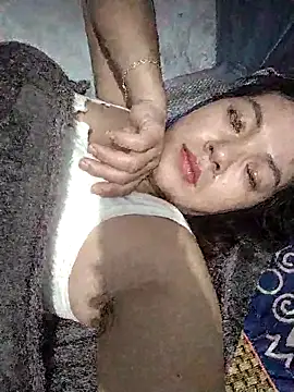 Snapshot of naop04 chatting on 11/14/25, 11:35 naop04 online show from 11/14/25, 11:35