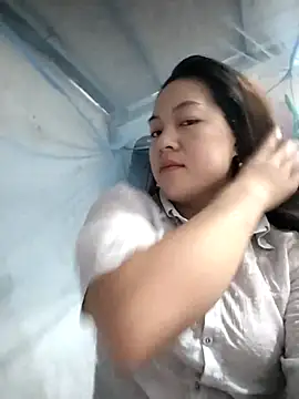 Snapshot of naop04 chatting on 11/16/25, 11:32 naop04 online show from 11/16/25, 11:32