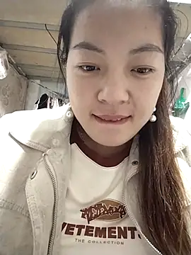 Snapshot of naop04 chatting on 11/20/25, 12:33 naop04 online show from 11/20/25, 12:33