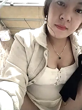 Snapshot of naop04 chatting on 11/23/25, 12:21 naop04 online show from 11/23/25, 12:21