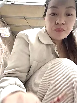 Snapshot of naop04 chatting on 11/29/25, 12:35 naop04 online show from 11/29/25, 12:35