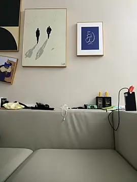 anna yngs online show from 10/12/25, 12:53