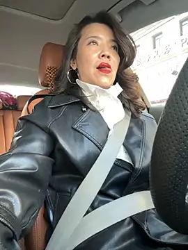 anna yngs online show from 11/01/25, 07:54