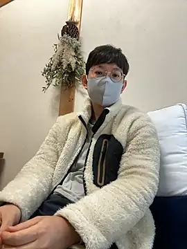 Snapshot of tom19899q chatting on 11/21/25, 09:57 tom19899q online show from 11/21/25, 09:57