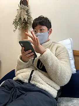 Snapshot of tom19899q chatting on 11/23/25, 10:09 tom19899q online show from 11/23/25, 10:09