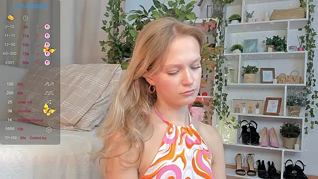 Snapshot of Kara_smalltits chatting on 09/20/25, 11:55 Kara smalltits online show from 09/20/25, 11:55