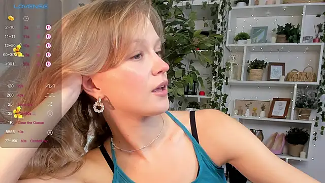 Snapshot of Kara_smalltits chatting on 09/24/25, 11:46 Kara smalltits online show from 09/24/25, 11:46