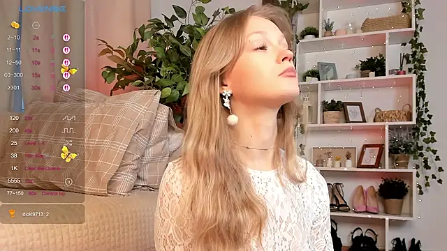 Snapshot of Kara_smalltits chatting on 10/11/25, 11:53 Kara smalltits online show from 10/11/25, 11:53