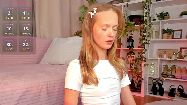 Snapshot of Kara_smalltits chatting on 11/21/25, 11:53 Kara smalltits online show from 11/21/25, 11:53