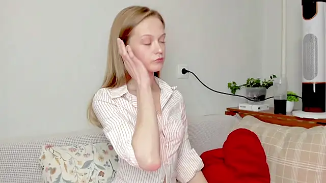 Kara smalltits online show from 05/13/26, 12:46