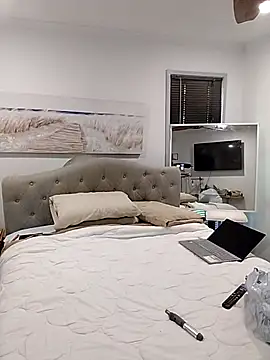 Snapshot of iamthepublickmasterbater chatting on 09/24/25, 05:00 iamthepublickmasterbater online show from 09/24/25, 05:00