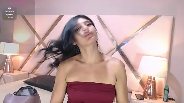 Snapshot of VioletLux chatting on 10/03/25, 07:44 VioletLux online show from 10/03/25, 07:44