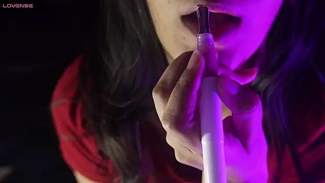 NidhiChandra online show from 11/18/25, 08:19