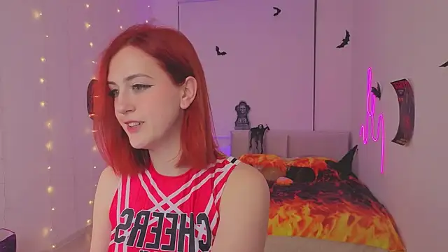 Snapshot of bananasgirl chatting on 10/24/25, 05:09 bananasgirl online show from 10/24/25, 05:09