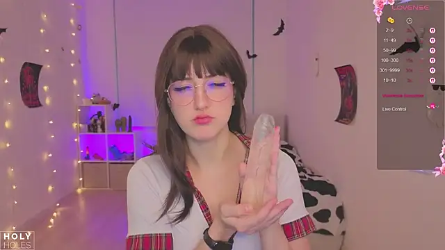 Snapshot of bananasgirl chatting on 11/09/25, 06:44 bananasgirl online show from 11/09/25, 06:44