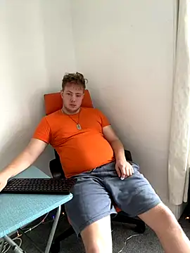 Snapshot of yourmaster2025 chatting on 09/10/25, 02:17 yourmaster2025 online show from 09/10/25, 02:17