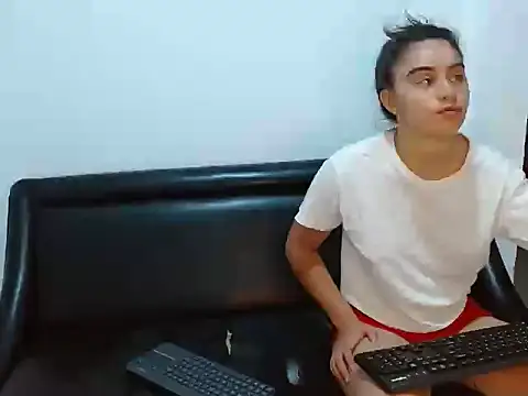 Cristalll 0925 online show from 10/14/25, 11:05