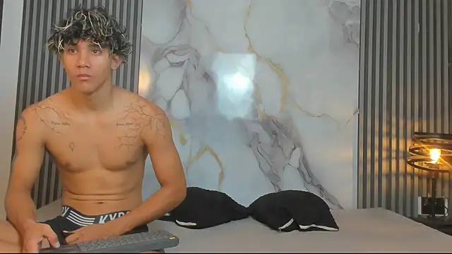 Snapshot of RihanandDrake chatting on 09/13/25, 03:39 RihanandDrake online show from 09/13/25, 03:39