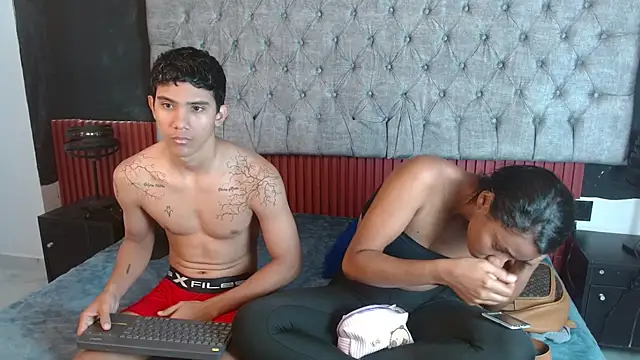 Snapshot of RihanandDrake chatting on 11/29/25, 02:20 RihanandDrake online show from 11/29/25, 02:20