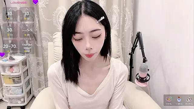 Snapshot of tuantuanle chatting on 06/25/26, 03:27 tuantuanle online show from 06/25/26, 03:27