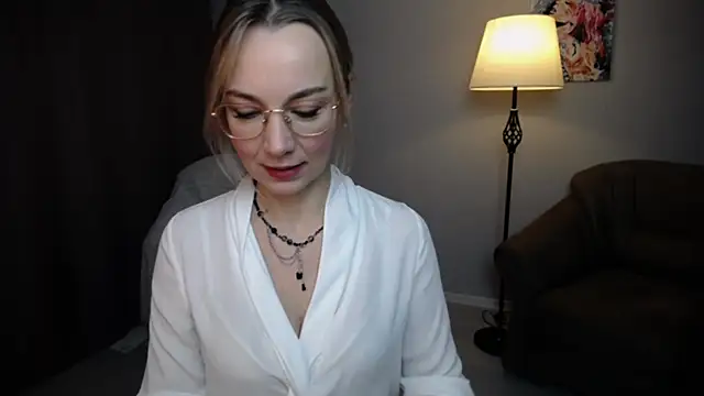 Snapshot of Ava_Elior chatting on 10/20/25, 10:05 Ava Elior online show from 10/20/25, 10:05